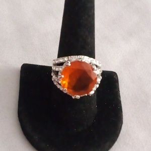 A fashion jewelry bling cocktail ring Size 8.25😯